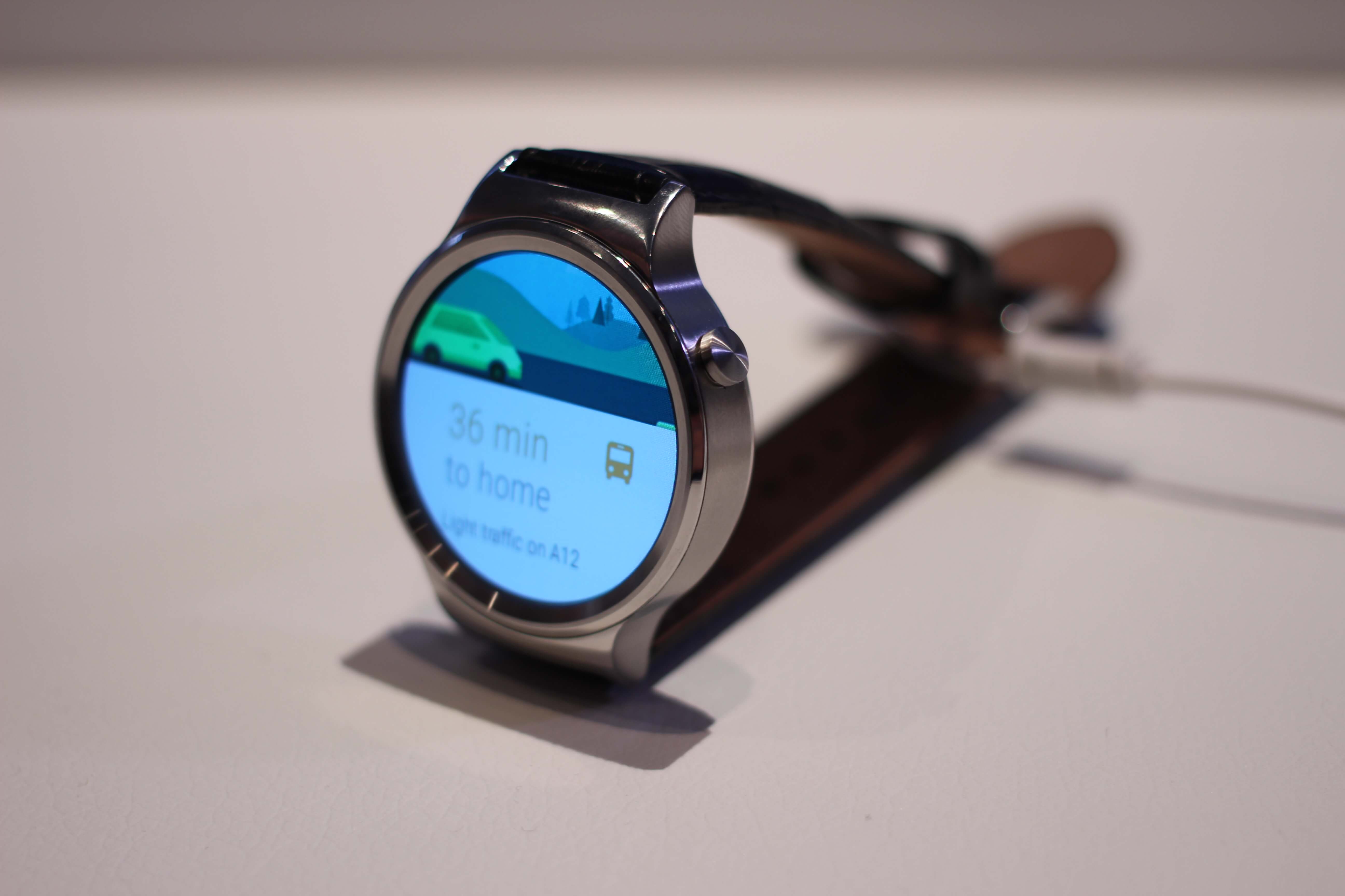 Huawei Watch stops by the FCC, might finally launch